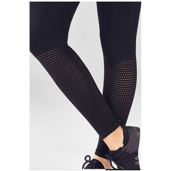 Fabletics Women’s High Waisted Seemless Black Leggings Mesh Pattern Gym Size XL - Picture 4 of 13
